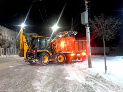 Ночью с городских территорий вывозили снег