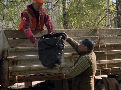 Рязанские улицы убирали от мусора и веток