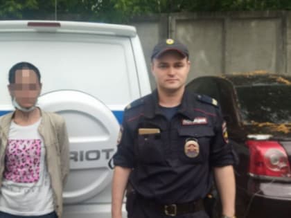 В Рязани на улице задержали подозреваемую в краже