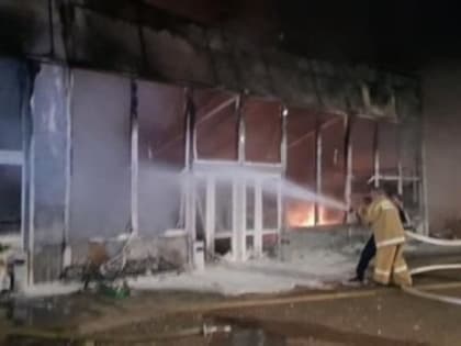 В Шилове сгорели три магазина и палатка с шаурмой