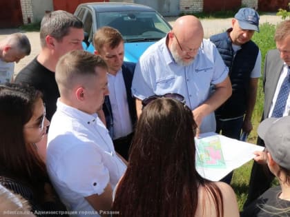 Виталий Артёмов посетил площадку будущей школы в Семчине