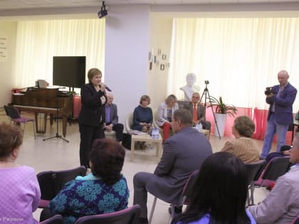 Рязанцам читали неопубликованные стихи Надежды Чумаковой