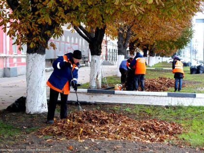 В областном центре проводится уборка городских территорий