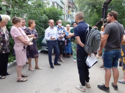 Депутаты РГД встретились с жителями улицы Полетаева