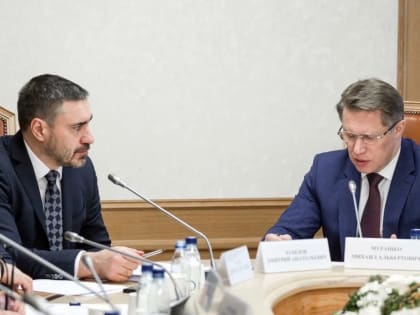 Дмитрий Хубезов обсудил с Михаилом Мурашко развитие здравоохранения в России