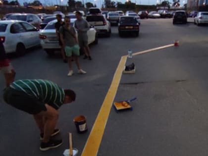 Жильцы ЖК «Паруса» самостоятельно нанесли разметку на асфальте