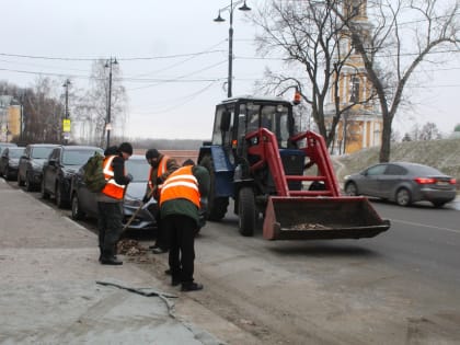 Уборка улиц: борьба с гололедом и листвой в городе
