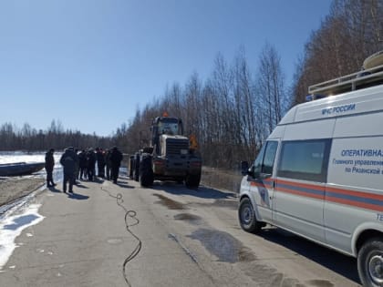 В МЧС рассказали о работах по освобождению утонувшей в Ряжском районе фуры