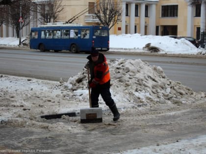 Дирекция благоустройства проводит работы по очистке дорог и тротуаров