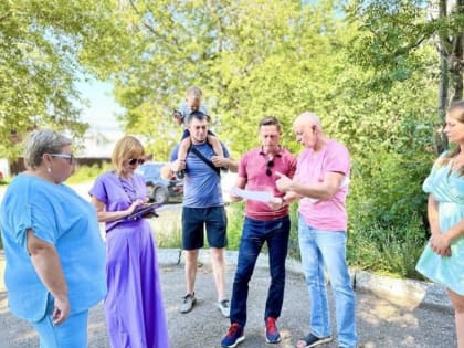 Антон Астафьев: «Дальнейшие работы по благоустройству территории будем проводить с учетом мнения жителей»