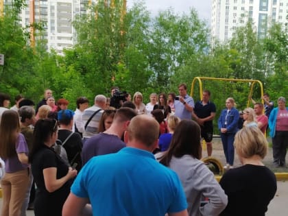 Алексей Захаров встретился с жителями микрорайона Кальное