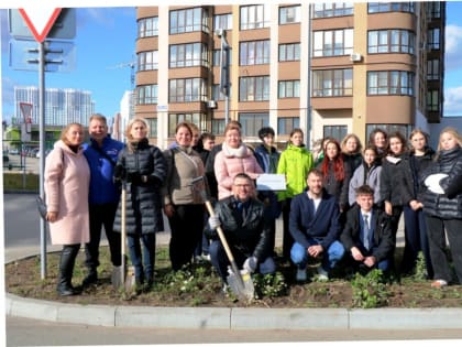 «Аллею отцов» высадили у школы №76 в Рязани