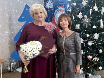 Галина Трушина поздравила с юбилеем заведующую детским садом №151 Татьяну Оськину