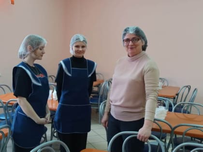 Елена Волкова проверила качество питания в школе №22