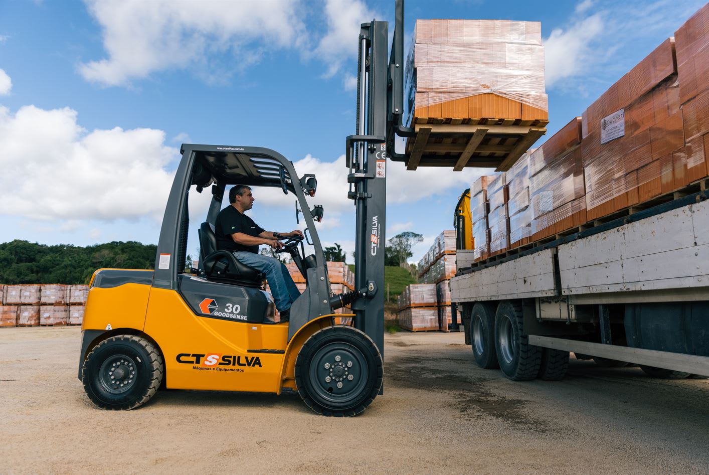 Empilhadeira Contrabalançada Série G de 1.500Kg a 3.500kg