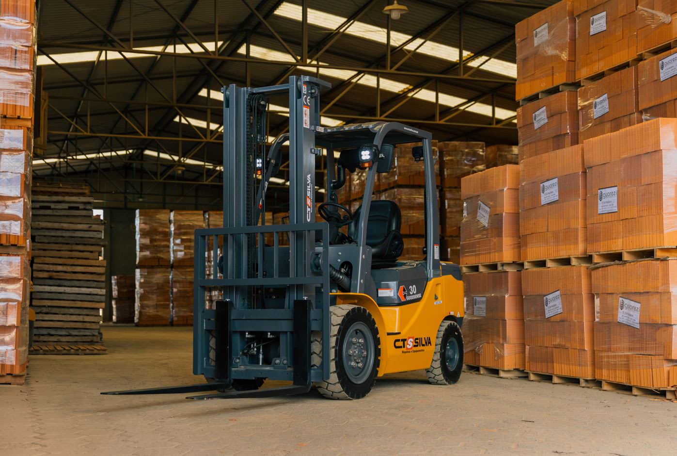 Empilhadeira Contrabalançada Série G de 1.500Kg a 3.500kg