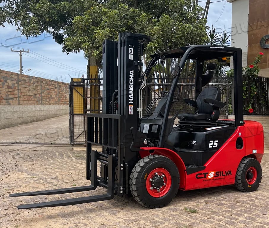 Empilhadeira Contrabalançada Série XF de 1.500Kg a 3.500kg