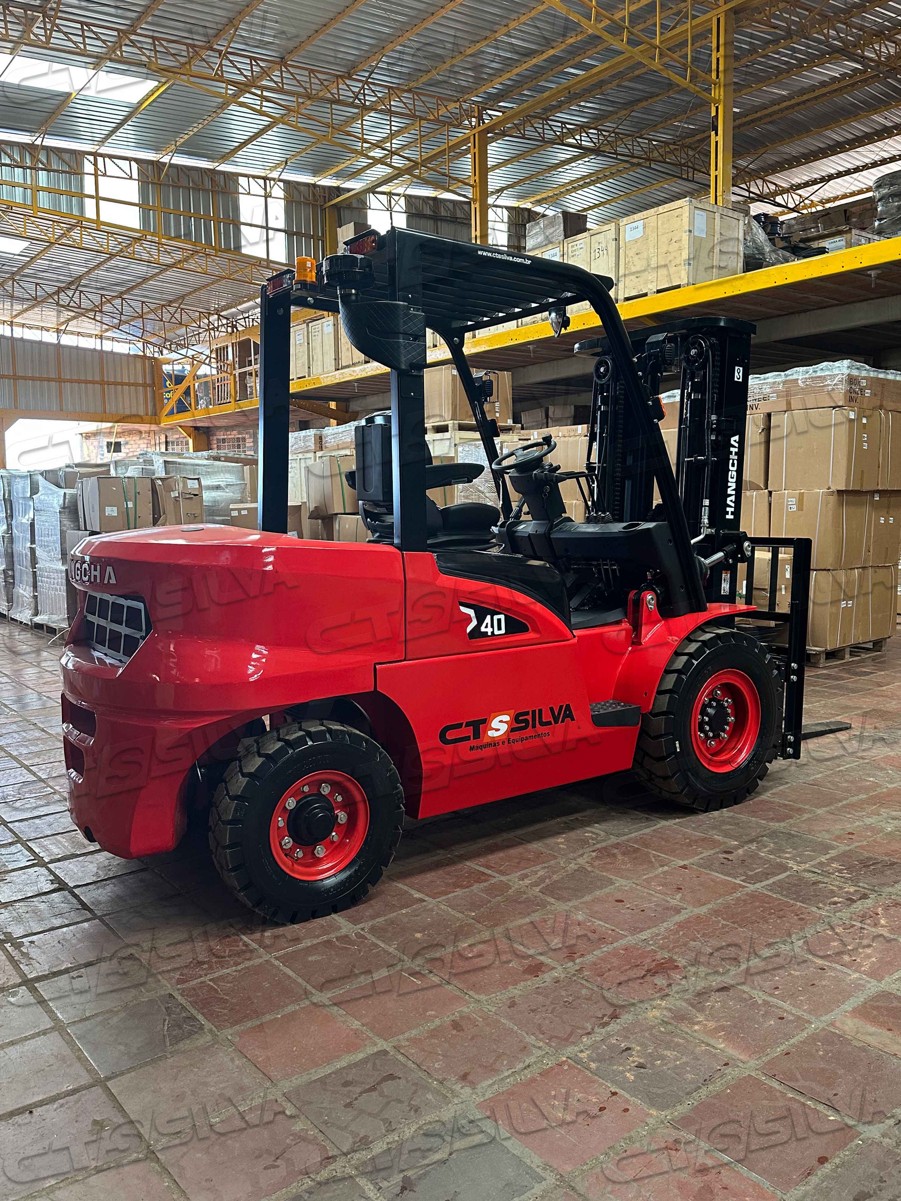 Empilhadeira Contrabalançada Série XR de 4.000Kg a 5.000kg