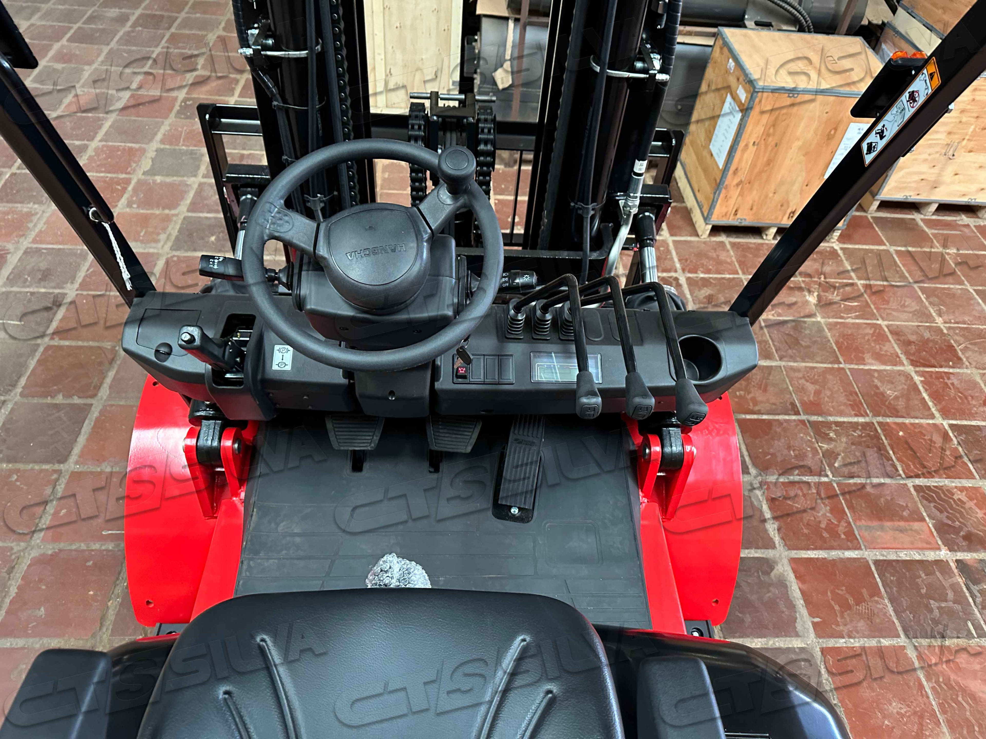 Empilhadeira Contrabalançada Série XR de 4.000Kg a 5.000kg