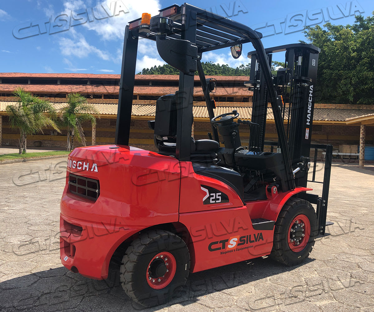Empilhadeira Contrabalançada Série XR de 1.500Kg a 3.800kg