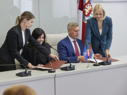 Заксобрание Красноярского края подписало соглашение с Херсонской областной Думой