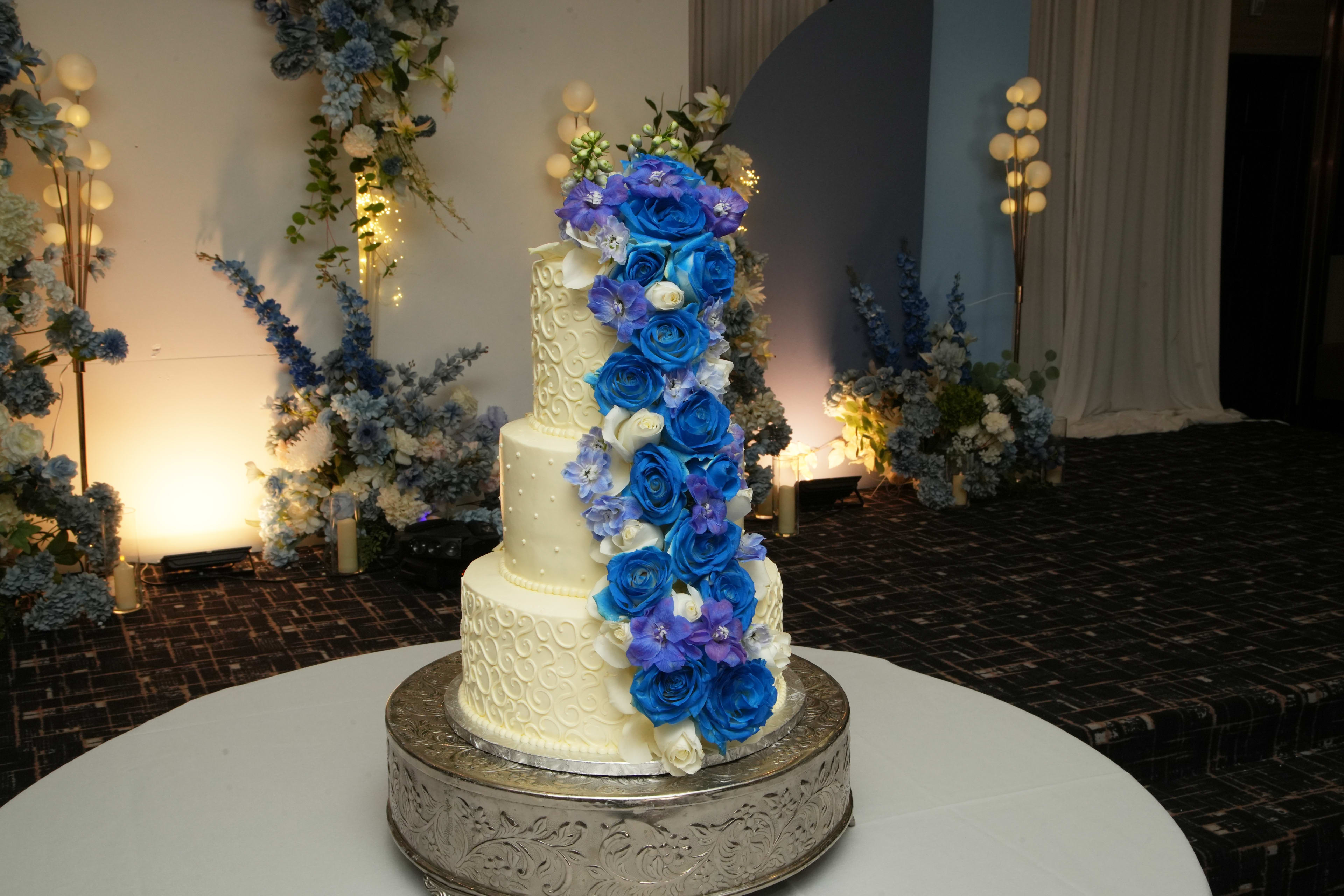 03-tiec-dam-cuoi_frjaeu