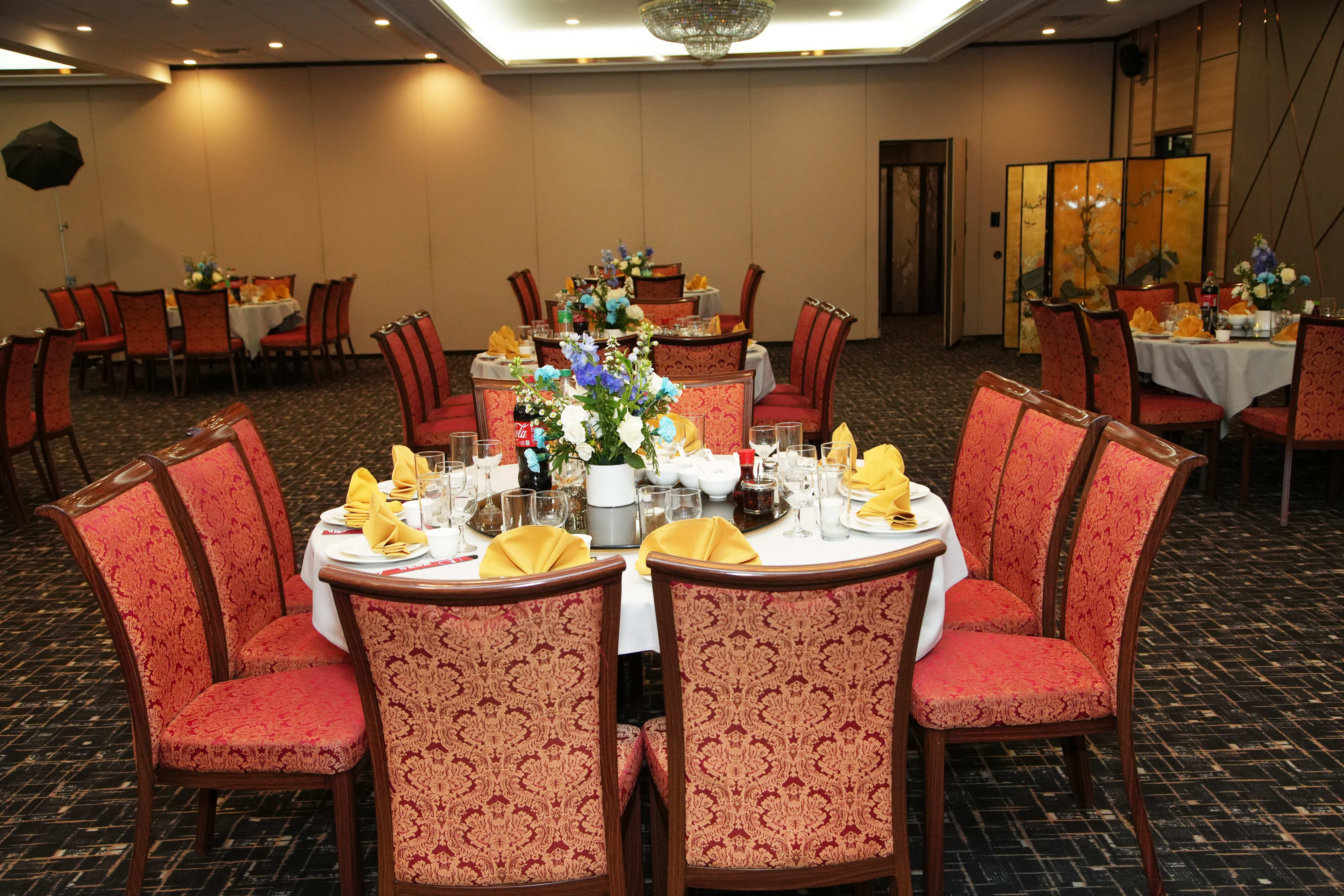 04-1-tiec-dam-cuoi_ey0nwb