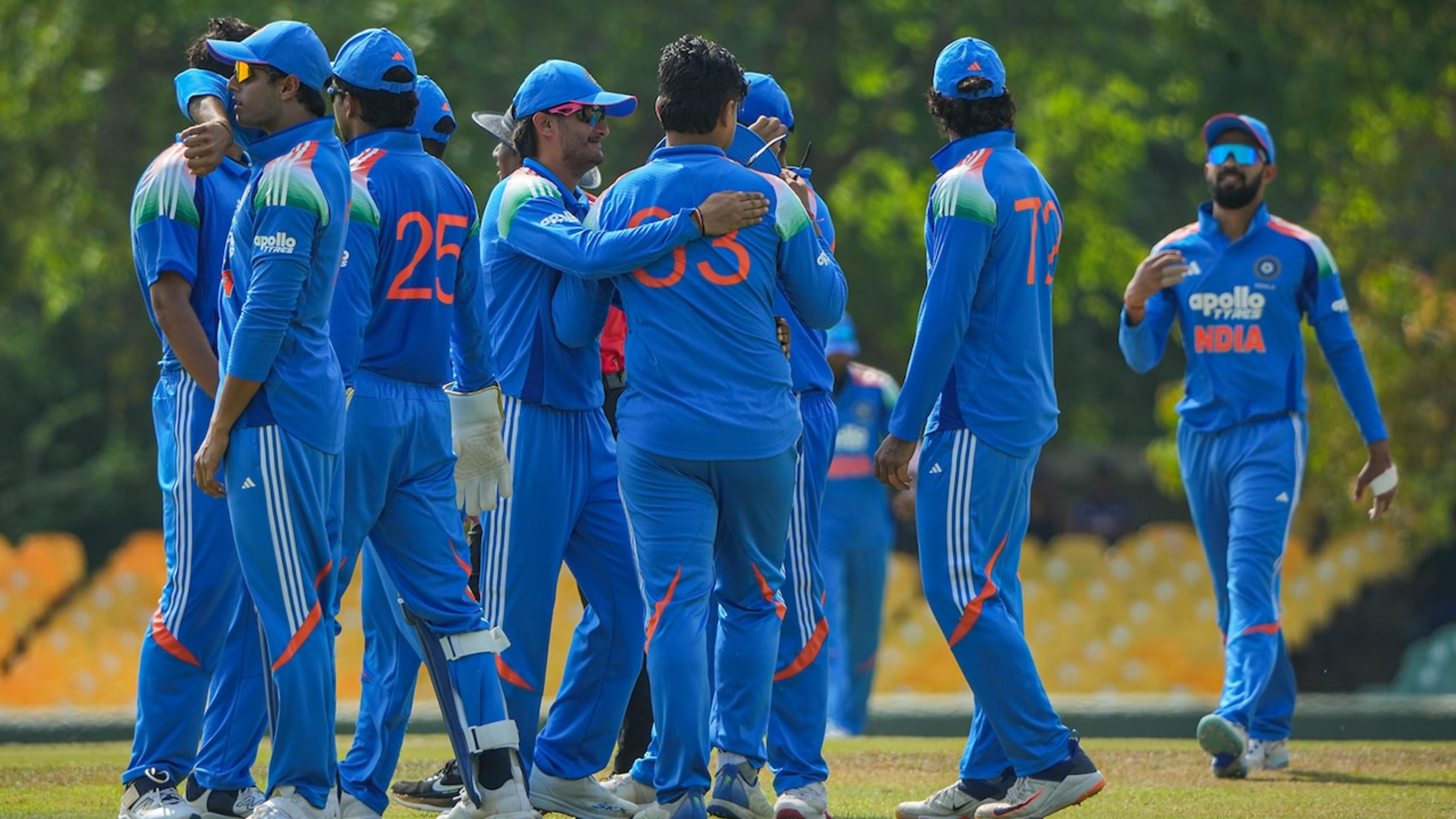 আম্পায়ারের বিতর্কিত সিদ্ধান্তে জিতলো ভারত
