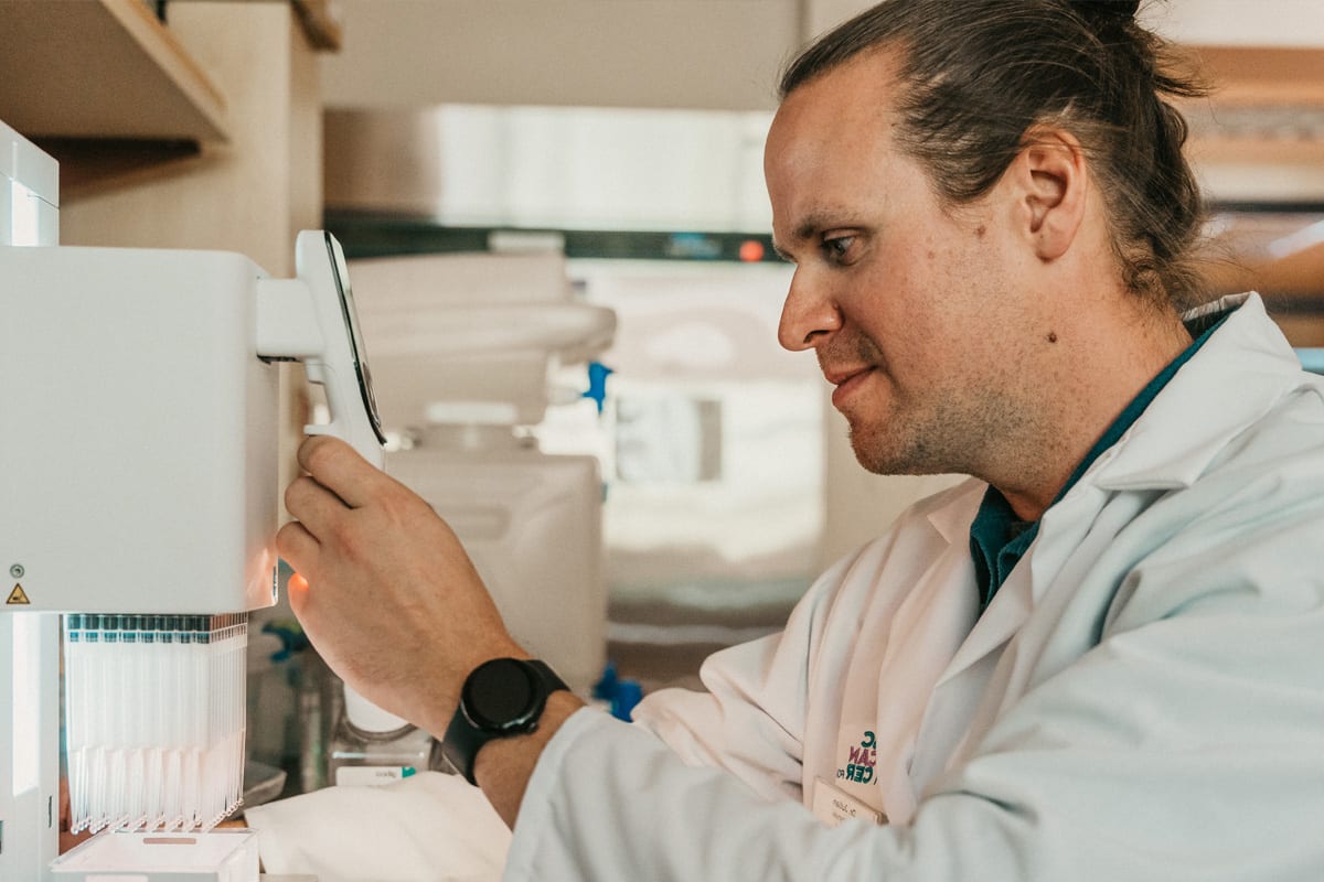 Dr. Julian Smazynski