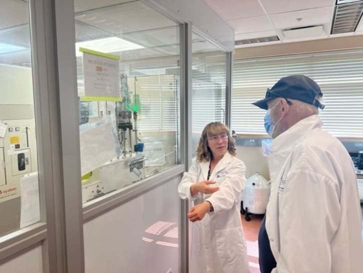 Noel Schacter visits the Deeley Research Centre’s Conconi Family Immunotherapy Lab