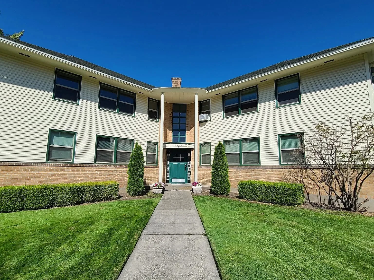 The Lee Apartments