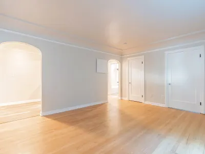 Summit Crest Apartments photo 3