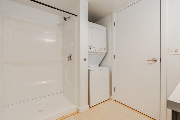 Private Bathrooms & In‑Unit Laundry