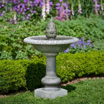 Williamsburg Pineapple Fountain