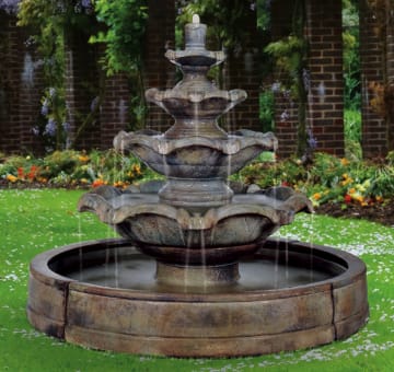 Quattro Tier in Valencia Fountain