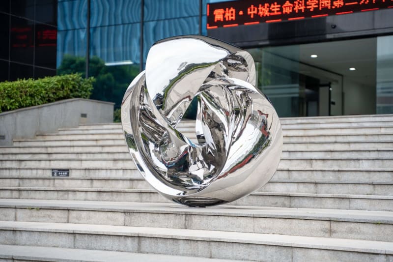 Fluid Abstract Sculpture