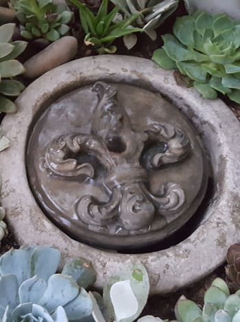 Fleur De Lis Vera Fountain, Small