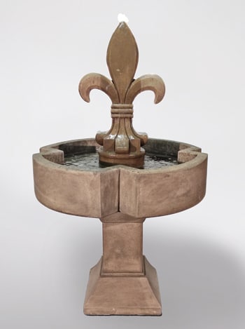 Piazza Fluer De Lis Fountain