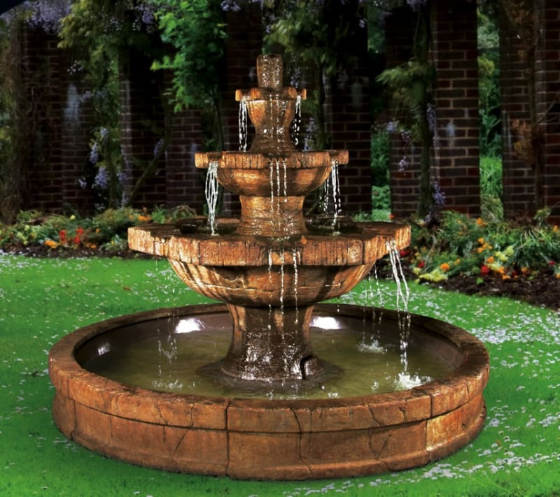 Grenoble Fountain in Pool