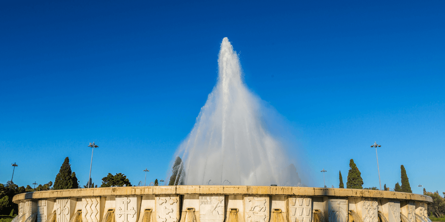 261.1.Windy-Fountain
