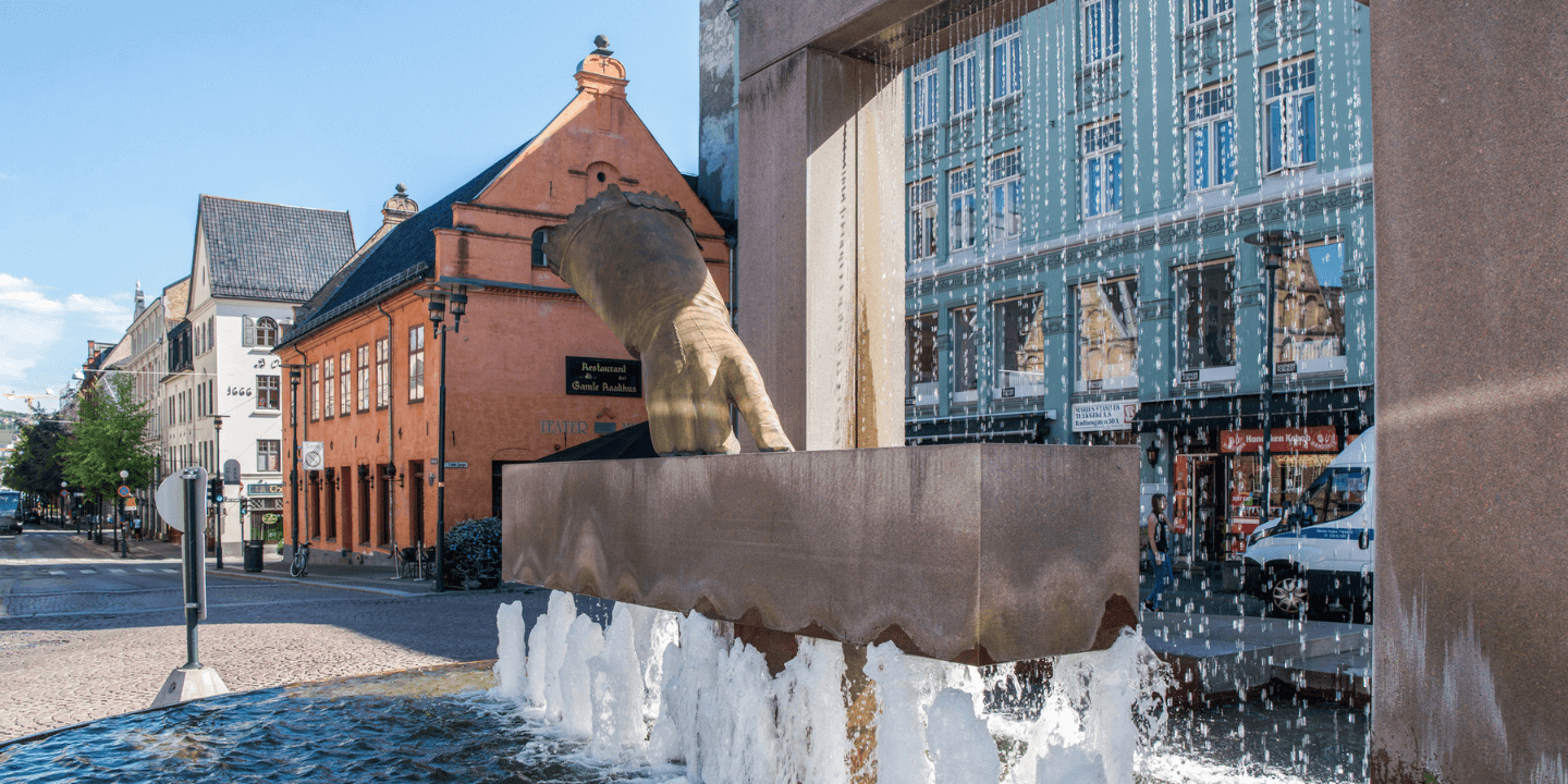273.1.Hand-fountain-Oslo