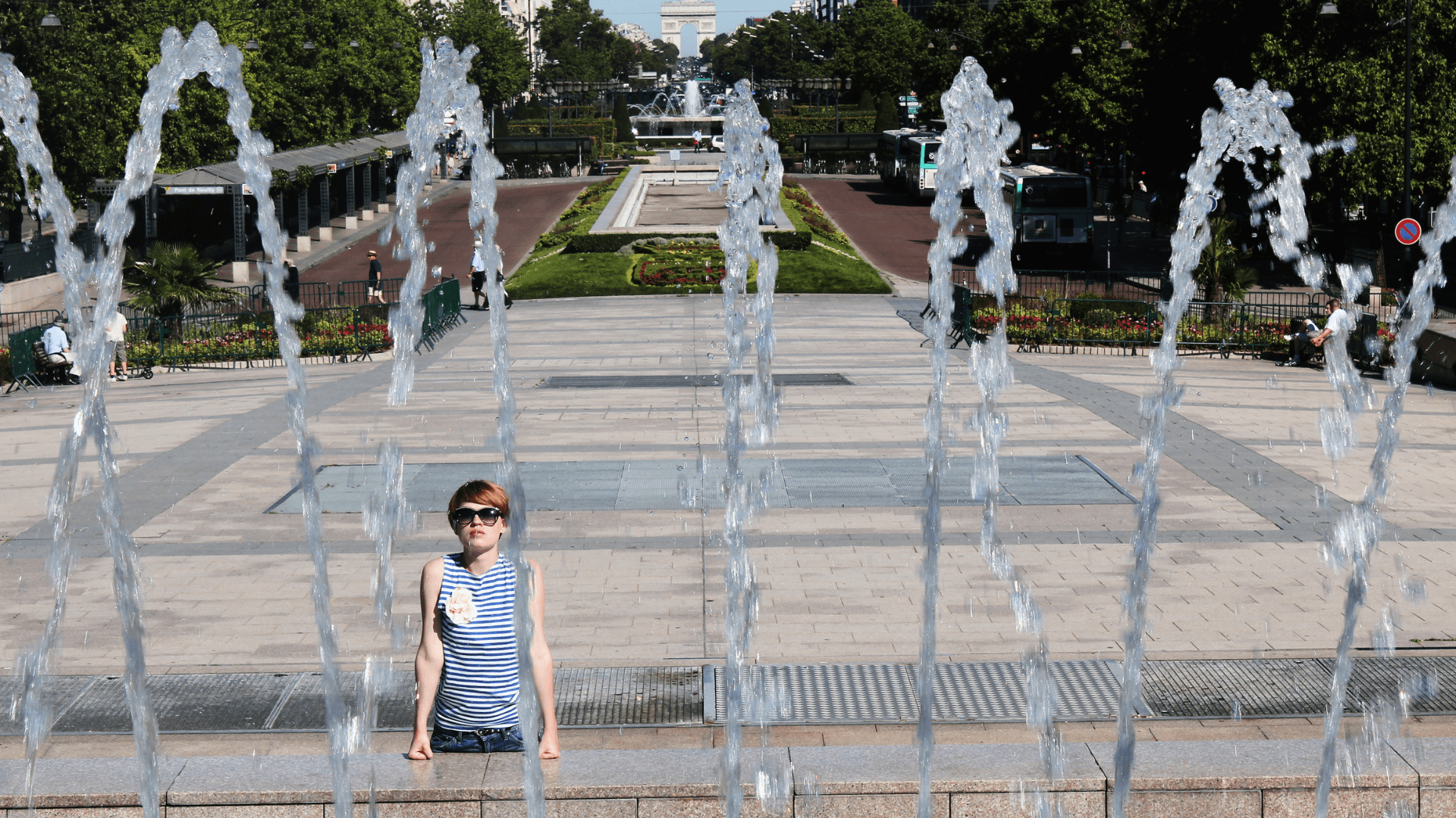 149.1.Interaction-with-water-features