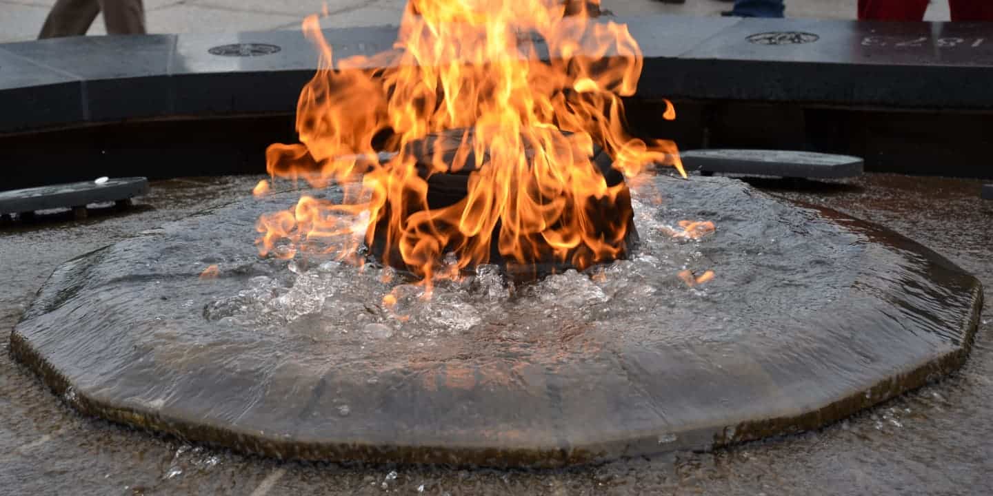 80.1.Fire-and-water- fountain