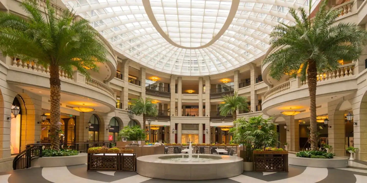 19.1.luxury mall fountain