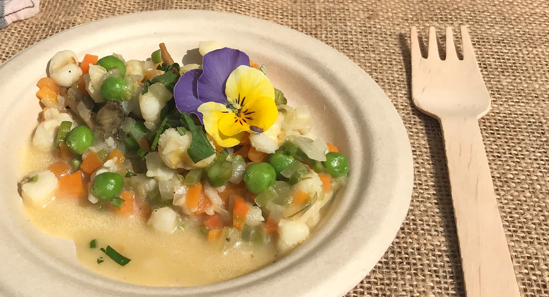 Falso Risotto de maíz escairado con frutos de la tierra