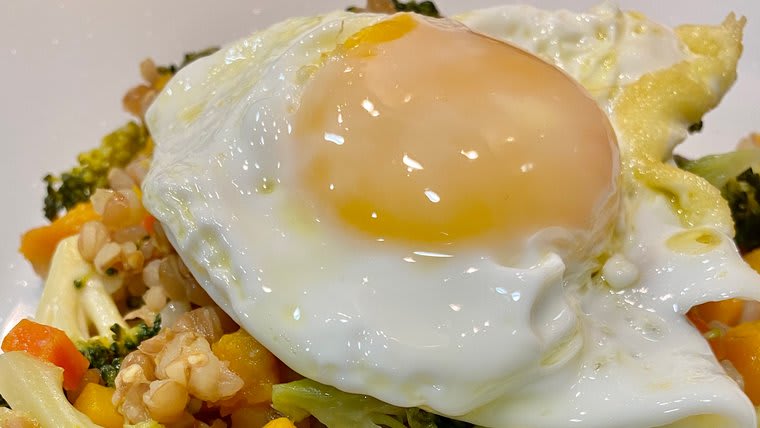 «Trigo frito» (trigo escairado con huevo frito)