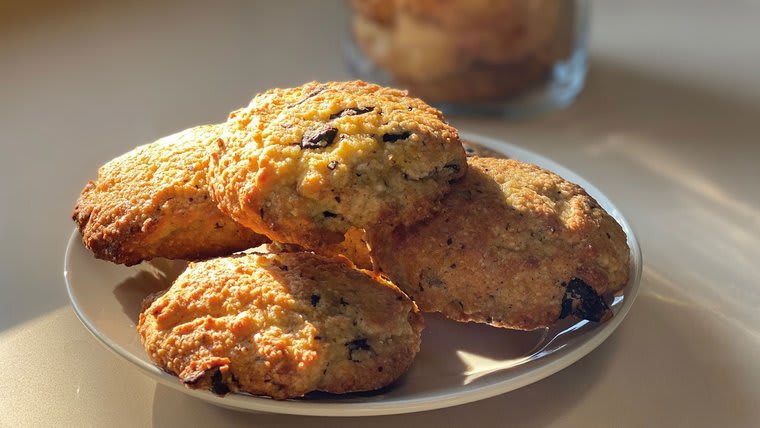 Galletas de sémola de maíz escairado, cardamomo y naranja