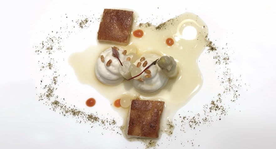 «pizza» de sémola de maíz con escalivada y queso