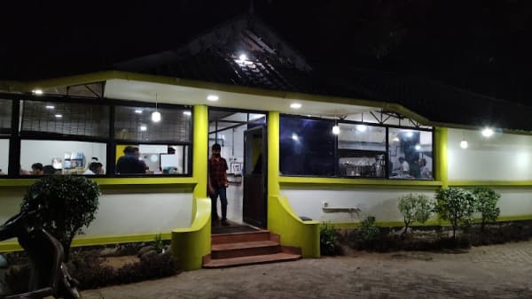 Huts Restaurant