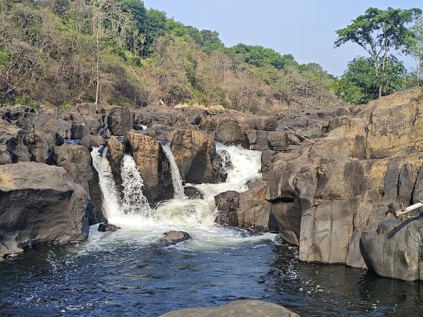 Perunthenaruvi Waterfalls